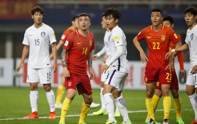 国足运气不错！逼平朝鲜，全方位处于下风球迷：中国足球没希望
