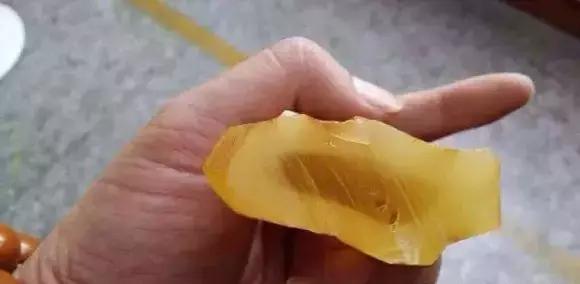 蜜蜡琥珀是真的假的,假琥珀蜜蜡用什么做的