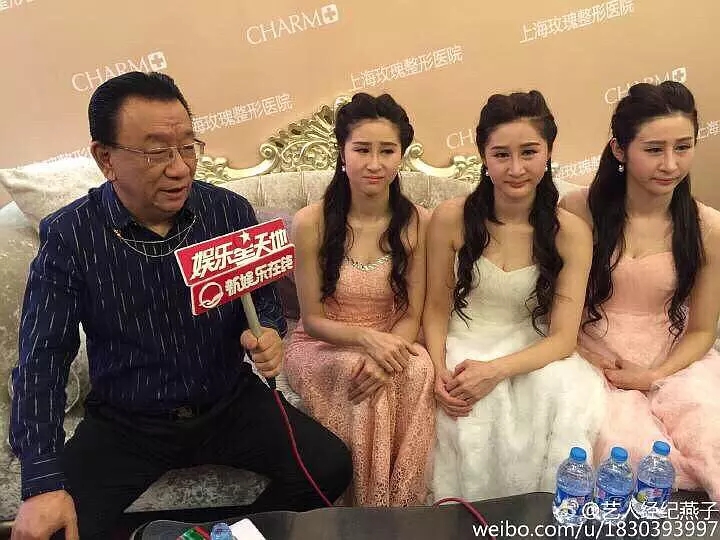 自称三国混血的安娜金和侯耀华三胞胎外甥女做的是同款脸吧?