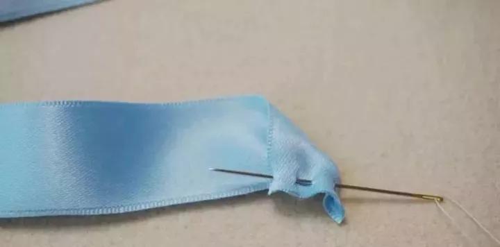 利用旧衣服做拖鞋的教程,用旧衣服做拖鞋最简单方法