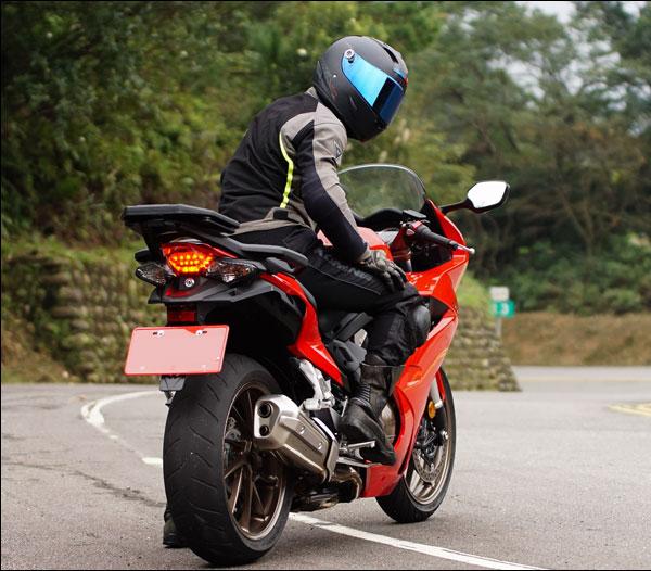 本田v4发动机视频,摩托车v4和直四引擎的区别