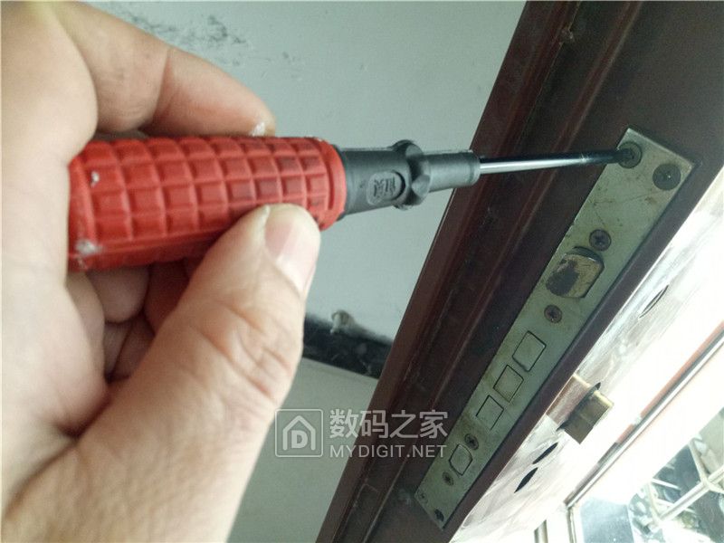 智能门锁拆解步骤,智能门锁拆解图解