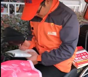 大河早点|外卖小哥考研遭质疑；女子哭喊丈夫出轨还家暴