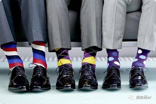 姑娘求你们了，圣诞节别再送钱包领带黑皮带了