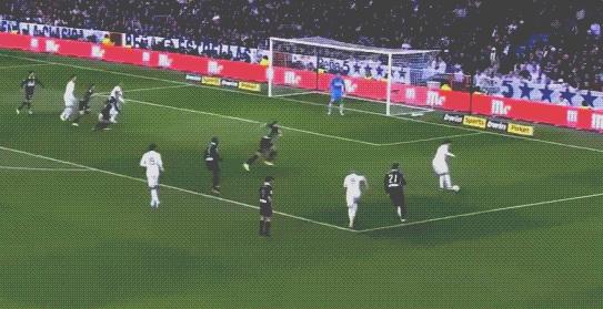 卡卡和c罗并肩作战,卡卡与c罗好基友