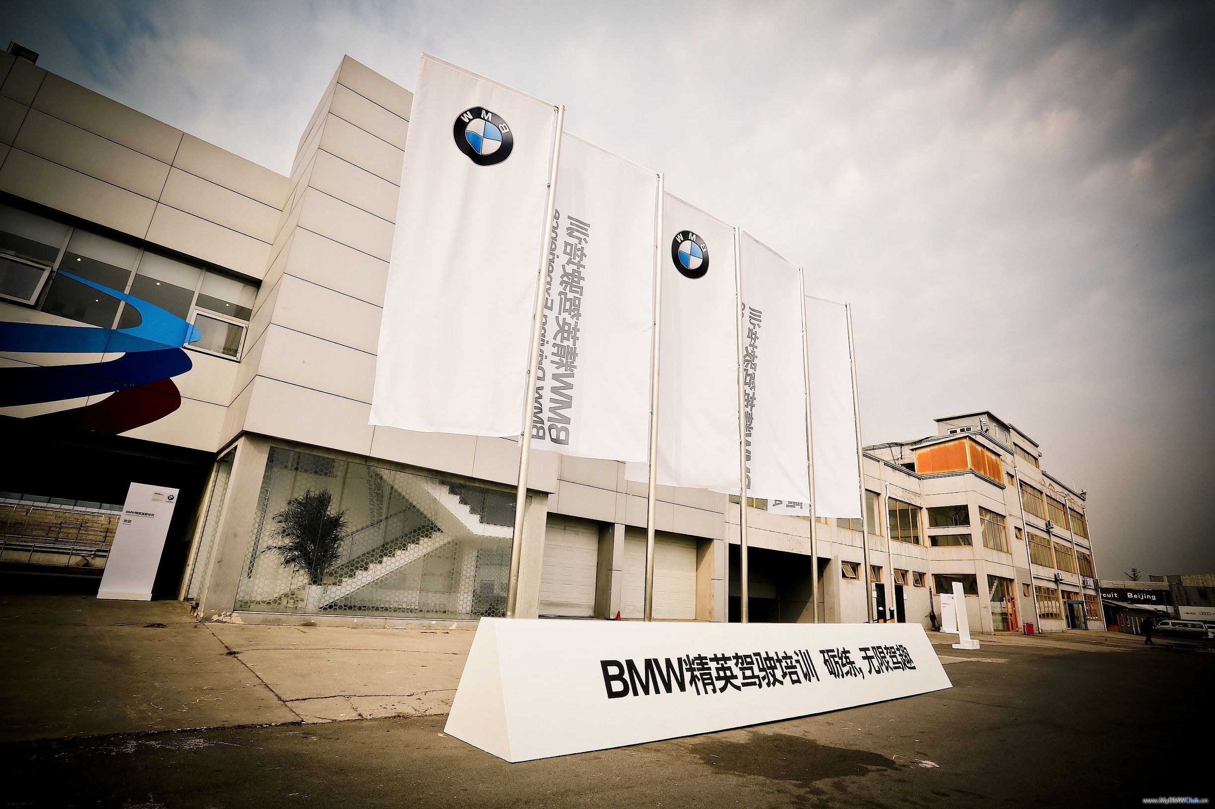 都说宝马操控好是3系好还是5系好,为什么都说宝马操控好运动