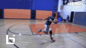 哈登胯下过人几乎没有人能防得住,哈登的过人招牌动作