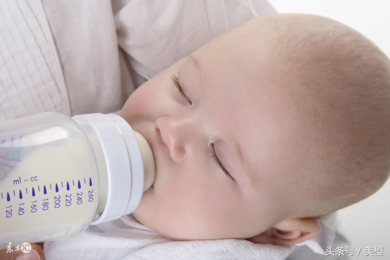 宝宝不认奶瓶奶粉怎么办,宝宝不认奶嘴怎么解决