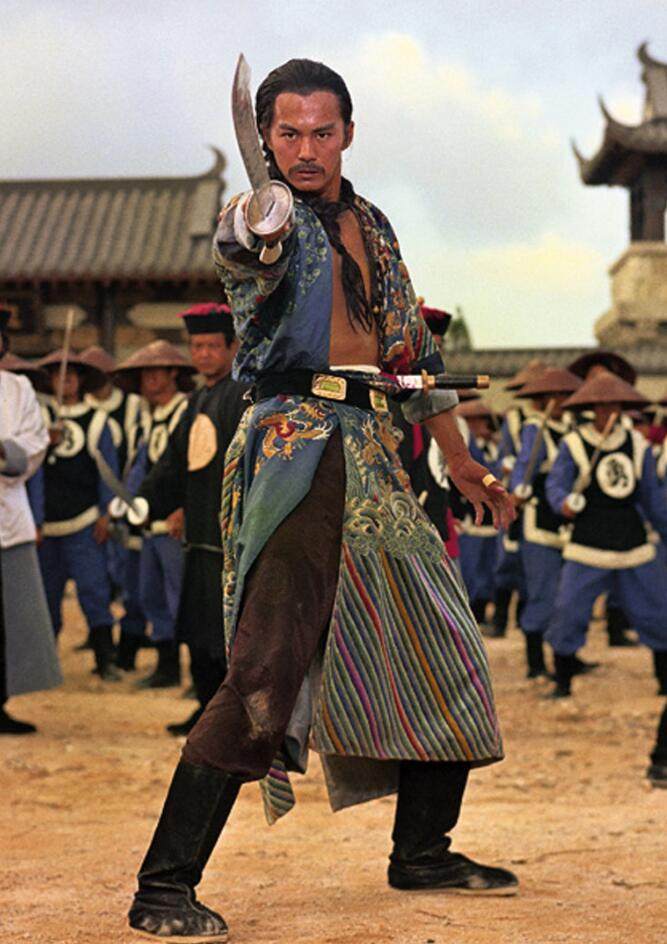 唯一的男性肉弹明星，古龙为他骂哭成龙，今71岁成这样