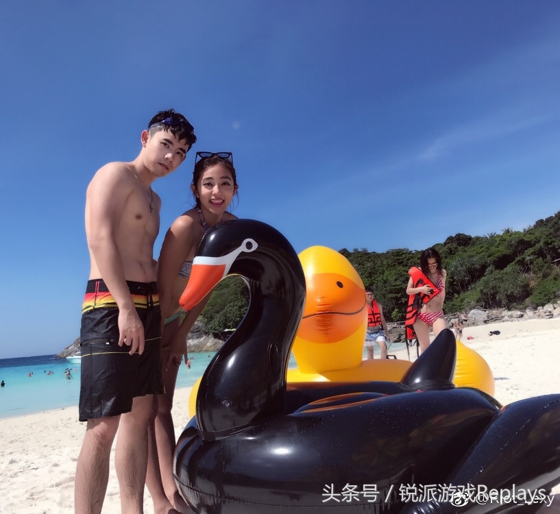 《英雄联盟》成就真爱情假话现实生活也有洛与霞