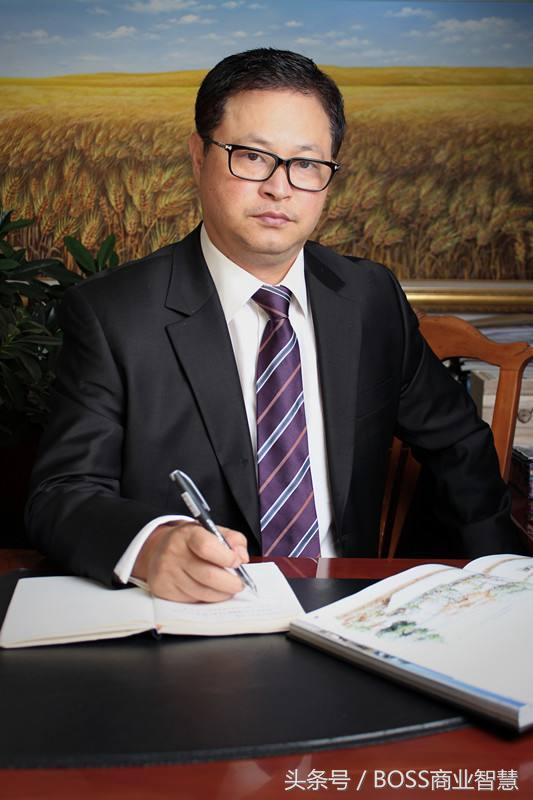 他丢下金饭碗去做小贩，却卖出了十几亿身价成为500强企业供应商