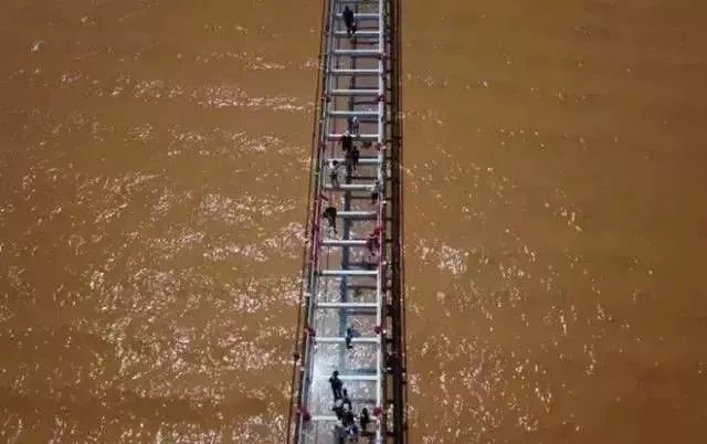 中国最美最刺激的10座玻璃桥，敢约吗？