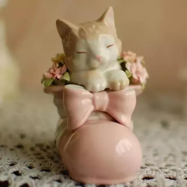 陶瓷摆件猫 (瓷摆件猫)