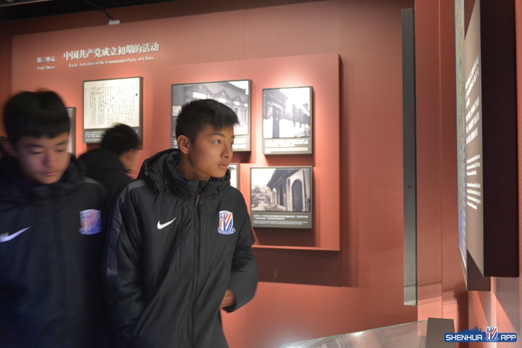 绿地申花U17梯队瞻仰*共中**一大会址不忘初心开启新征程