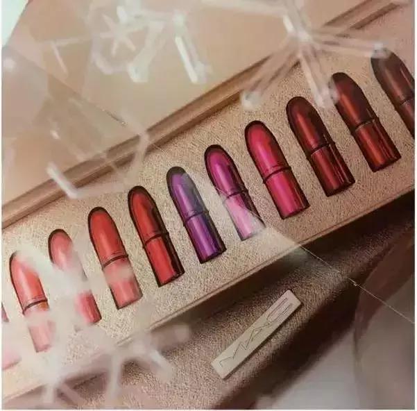 纪梵希搞婚庆，MAC卖寿桃？外国大牌到底对我们的春节有什么误解