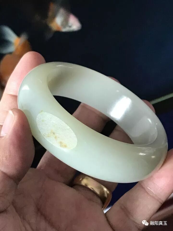 和田玉入门级手镯该如何挑选,挑选和田玉手镯应从哪些方面入手