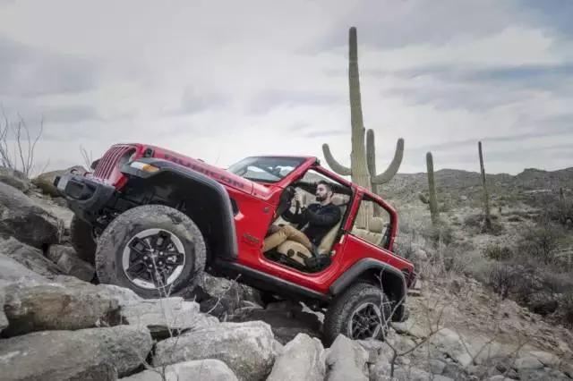 jeep牧马人爆改过的越野视频,全新换代jeep牧马人角斗士试驾