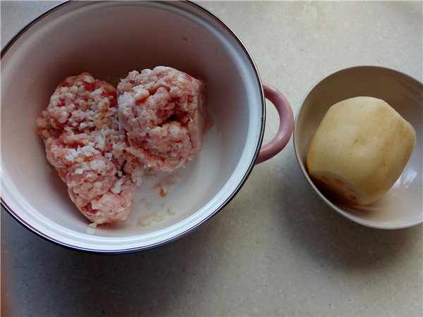 猪肉和莲藕丸子的做法,猪肉莲藕丸子的做法
