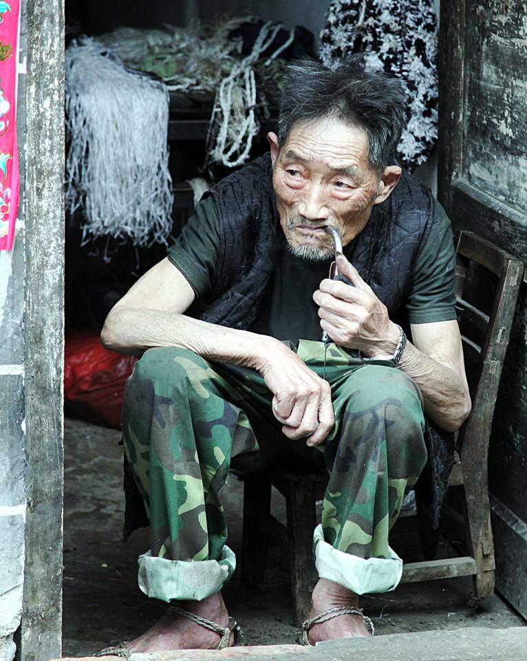 老爸胃癌晚期治疗要花三十万，我一分未出却让全村人为我竖大拇指