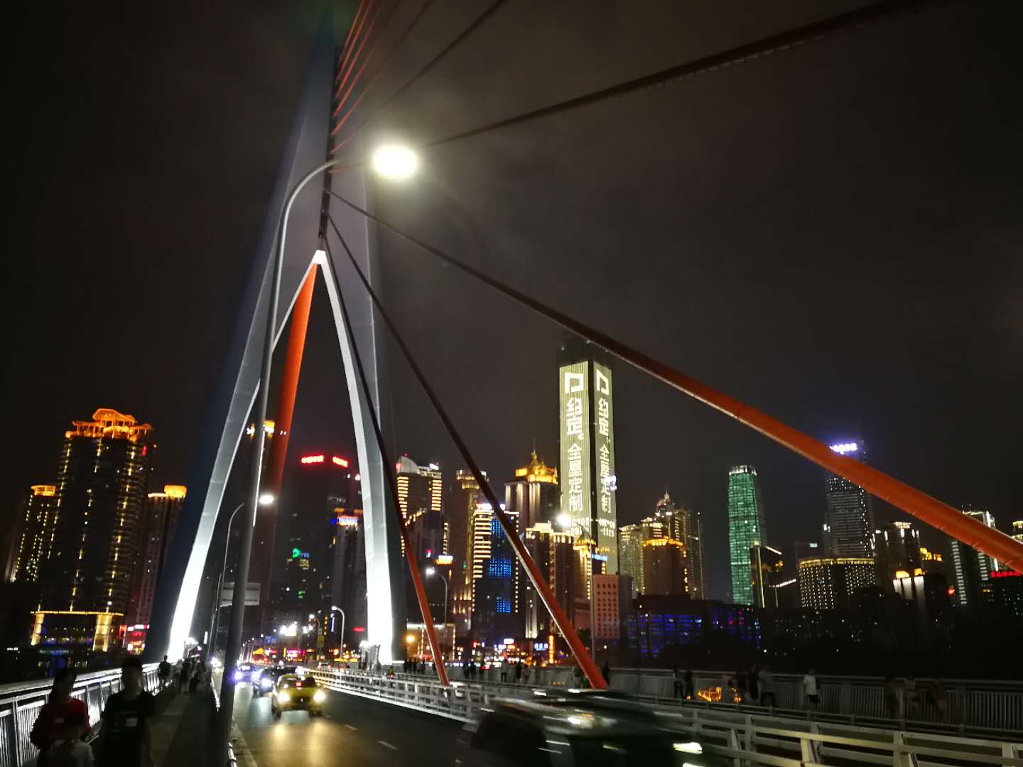 走在家门口的异乡人,走在路上的异乡人