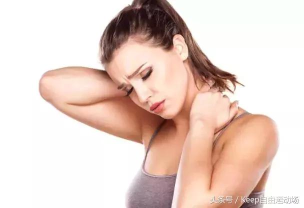 「气质杀手」毁一生，2个动作拯救你的高低肩！