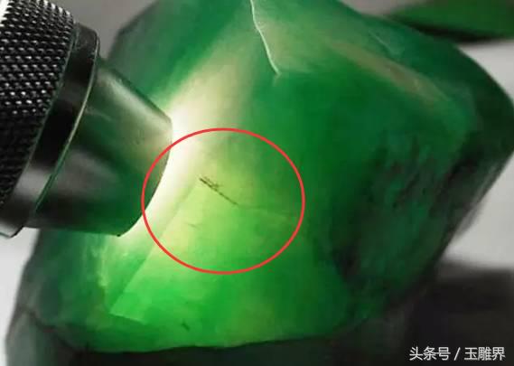 翡翠戒指碎了怎么处理吉利,翡翠表面磨花了怎么办