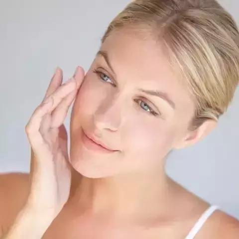 淡斑肤质用柔肤水还是爽肤水,化妆水柔肤水和爽肤水有什么区别