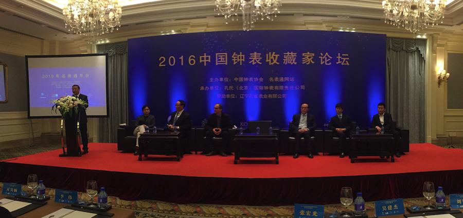 钟表收藏家展示自己的藏品,中国民间古董钟表收藏家