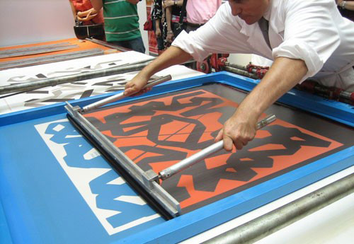 巴宝莉围巾和古驰围巾哪个好 (爱马仕围巾丝巾)