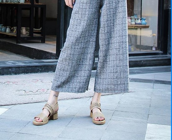 坡跟气质百搭凉鞋,百搭气质高跟凉鞋粗跟