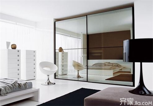 镜子对着床有什么禁忌欧式,镜子对着床对夫妻感情有影响吗