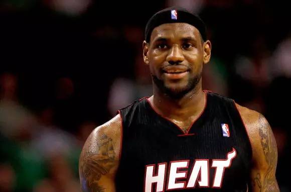 勒布朗詹姆斯成名前的故事 (勒布朗詹姆斯感人故事)