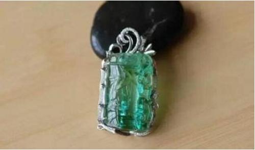 红蓝绿哪个颜色清晰,红蓝绿翡翠哪个价值最高