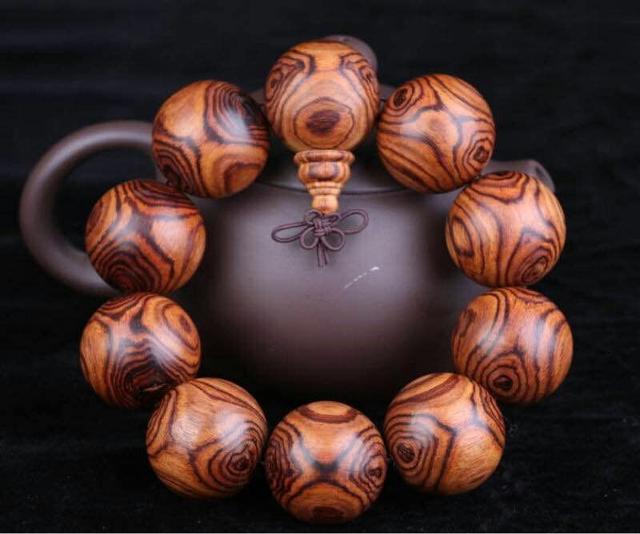 紫檀柳与黄花梨原木对比,紫檀柳木料和黄花梨