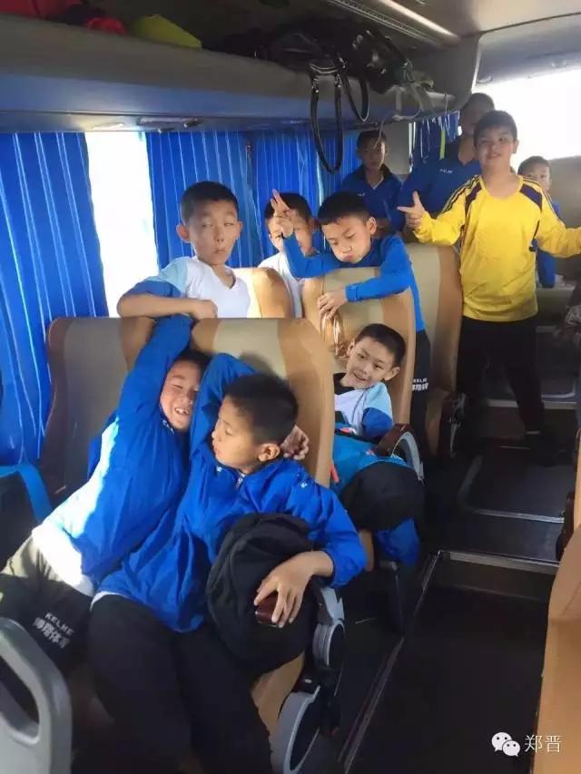 足球俱乐部校园公益活动,校园足球公益训练