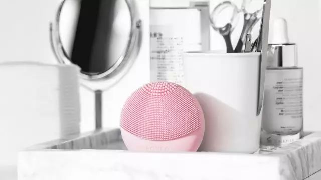 洗脸界的最黑科技，用手洗10遍不如用它洗1遍！