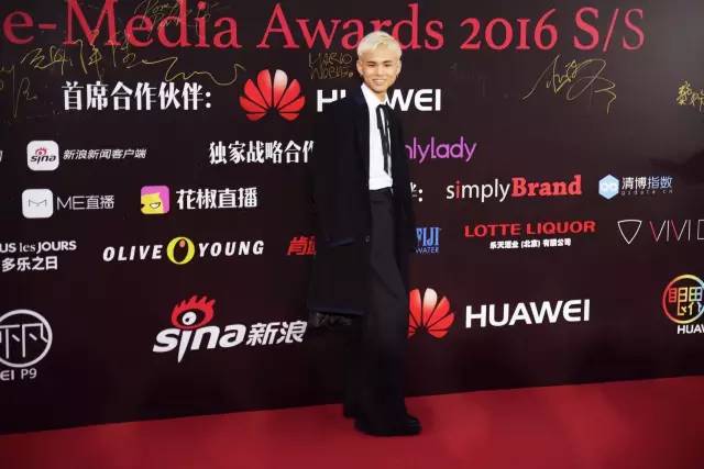 寮犱寒涓浗瓒呮ā瀵煎笀,寮犱寒涓浗瓒呮ā璧扮