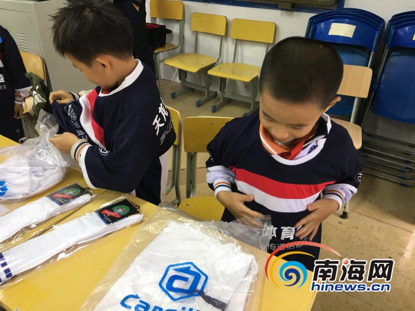 暖冬行动志愿活动,青少年足球公益活动