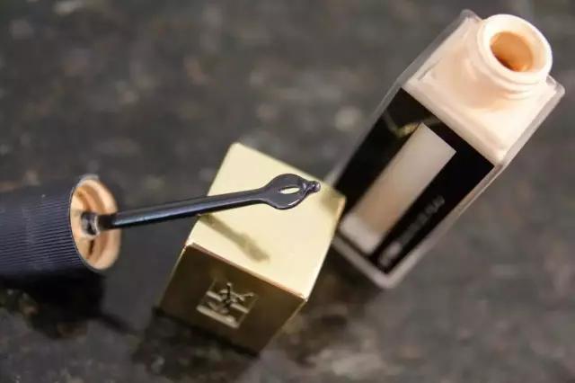 ysl墨水羽毛粉底液,ysl羽毛气垫和ysl羽毛粉底液区别