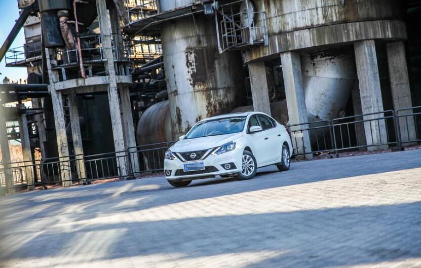 圣诞节热恋生活日记,开着轩逸陪女朋友搜集北京的圣诞树