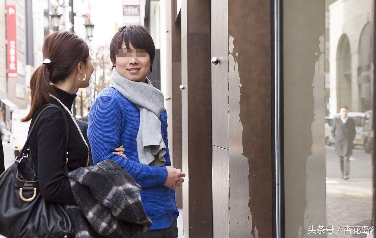 15岁女学生感冒发烧,女大学生在宿舍发烧