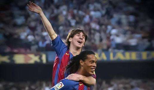 罗纳尔迪尼奥巅峰时期和梅西,罗纳尔迪尼奥为什么值得梅西尊敬