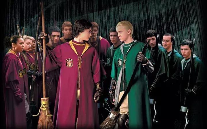 魔法学院的校服长什么样,魔法学院的校服推荐