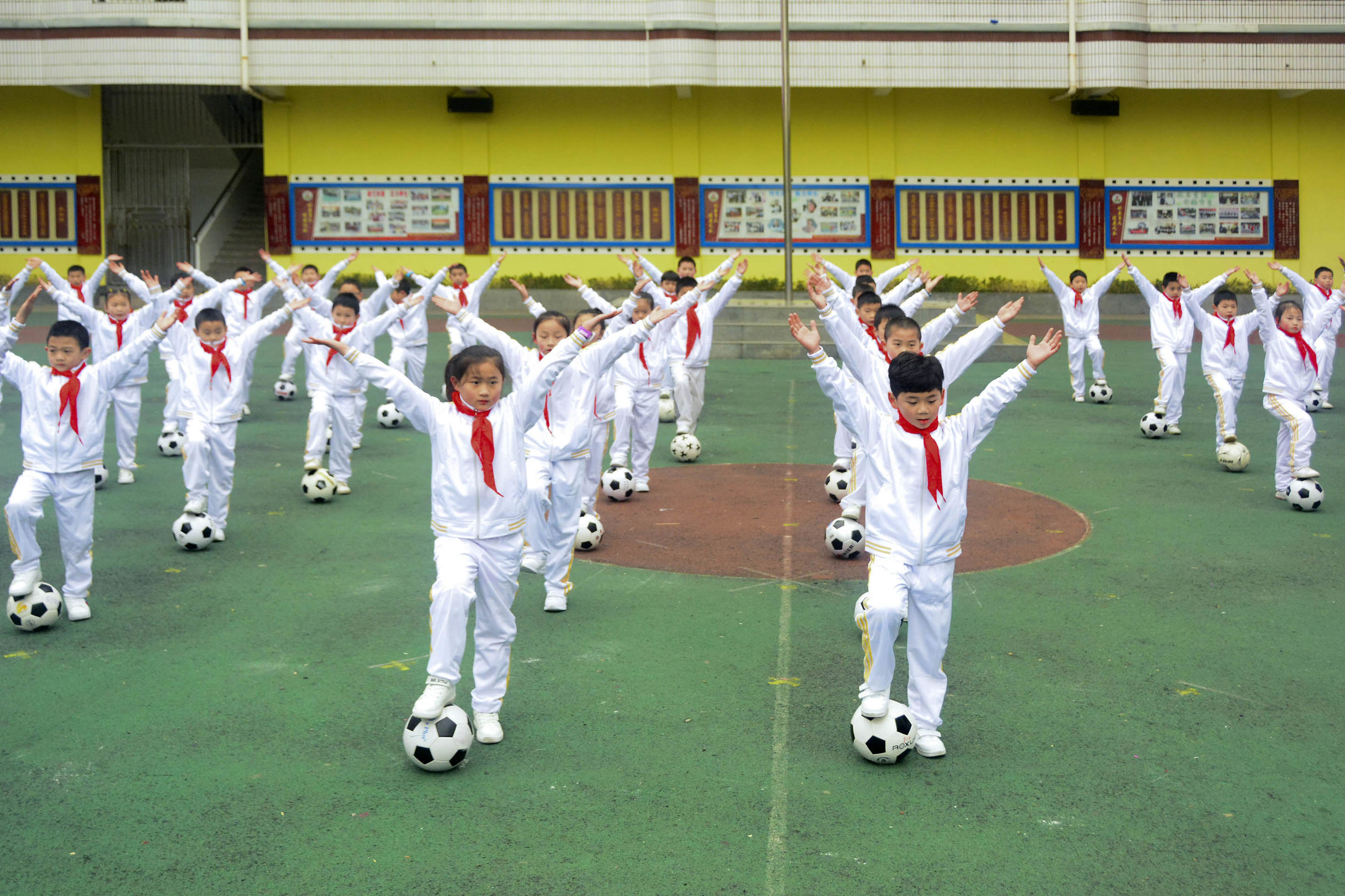 红山区第17小学足球啦啦操,三小校运会啦啦操