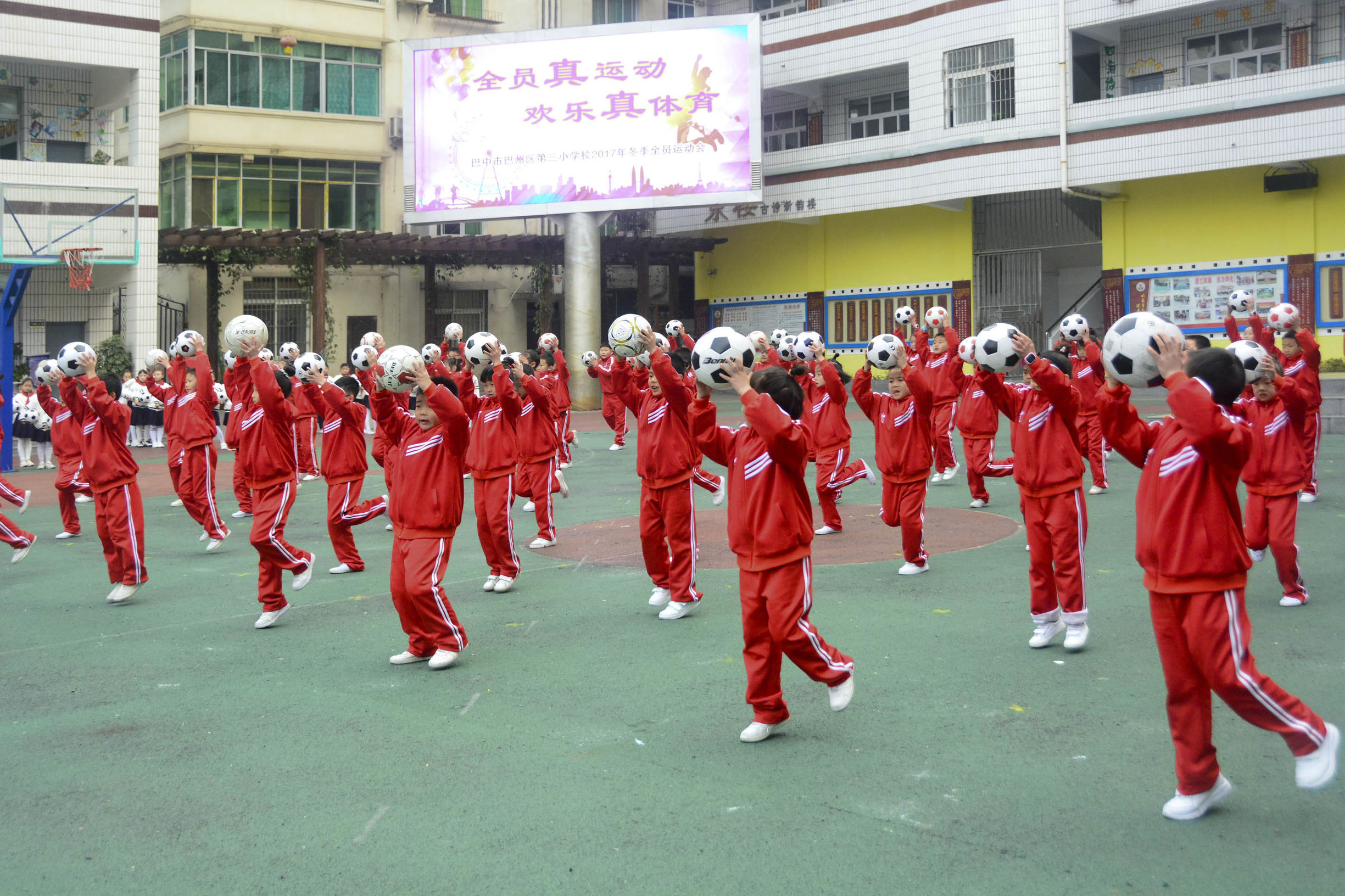 红山区第17小学足球啦啦操,三小校运会啦啦操
