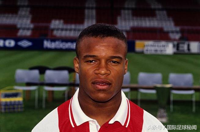 那些踢球开外挂的人,自带外挂的足球