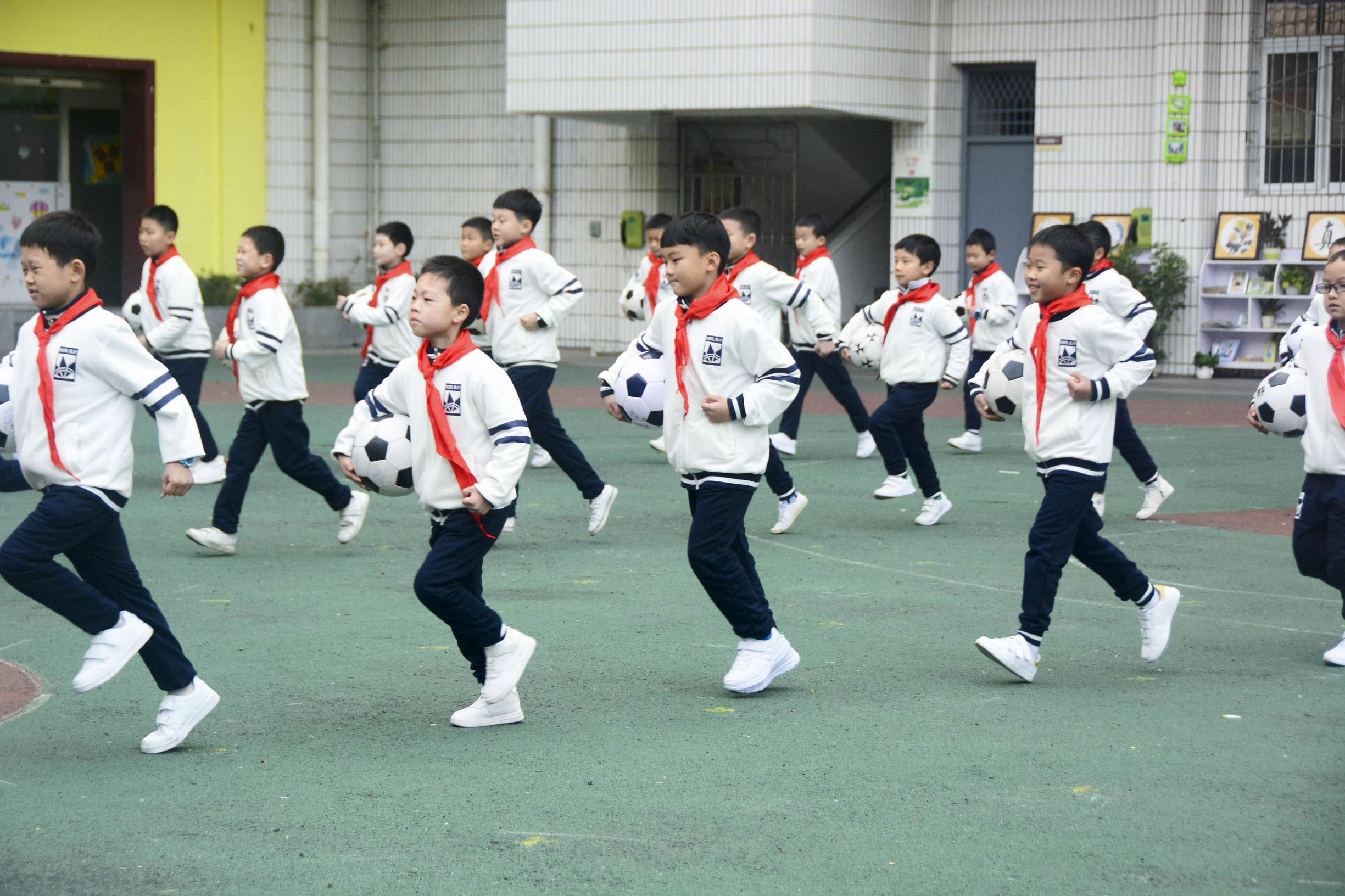 三小校运会啦啦操,巴中市巴州区三小足球操