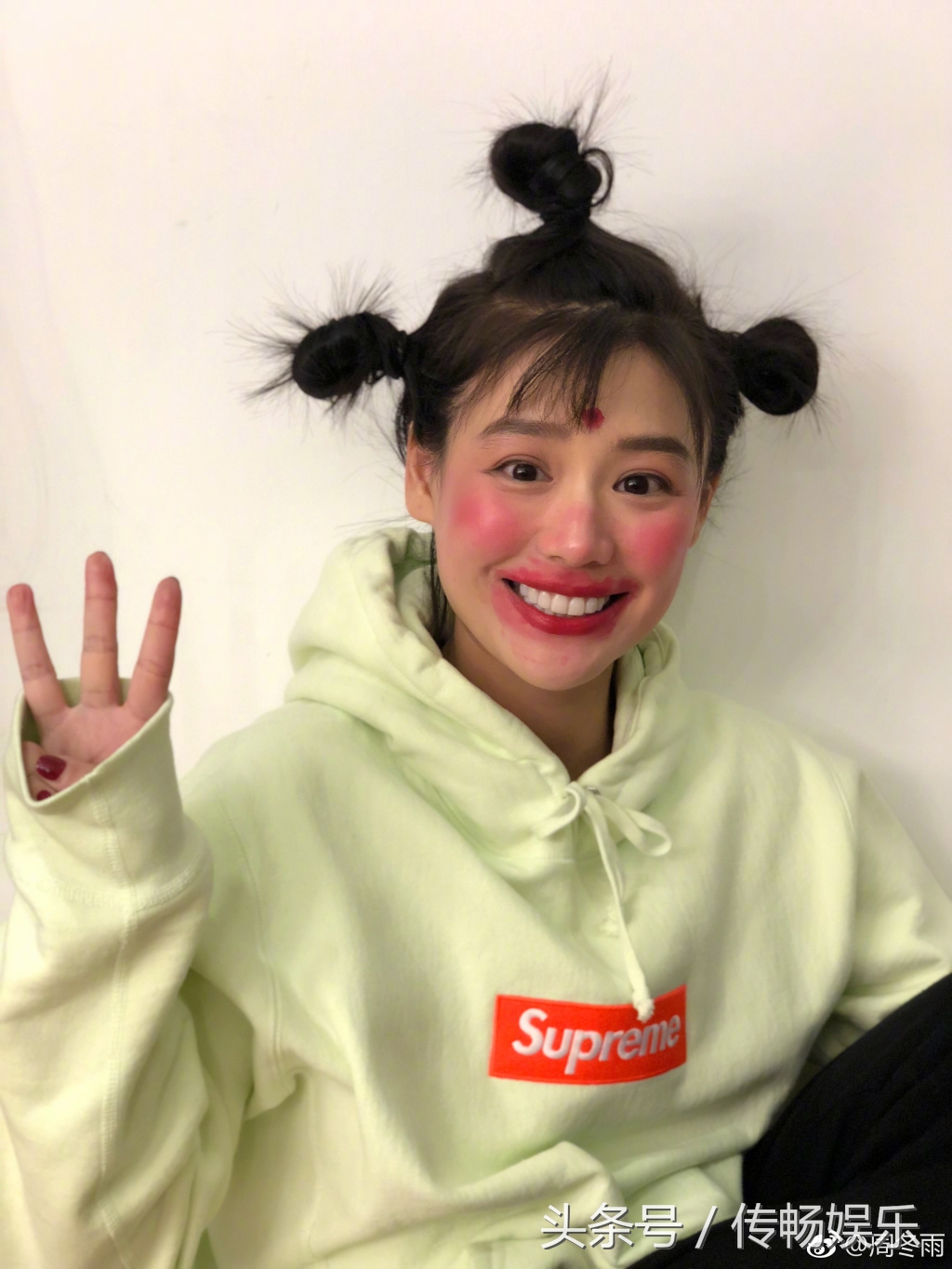 见多了娱乐圈塑料姐妹请，像周冬雨马思纯这种不做作的，太罕见！