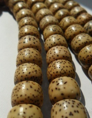 鸡翅木佛珠手串怎么盘玩,佛珠手串怎么养才起包浆