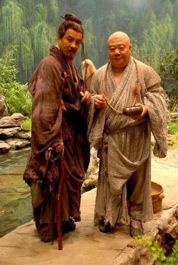 《红楼梦》中的僧与道：迷时师度，悟时自度